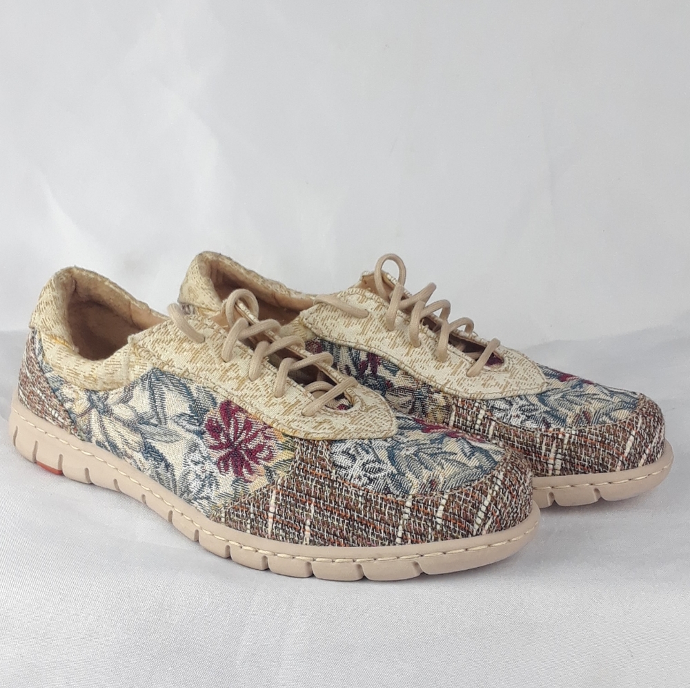 Cleaning out my closet ! BORN Floral canvas/ Foam Sole shoes